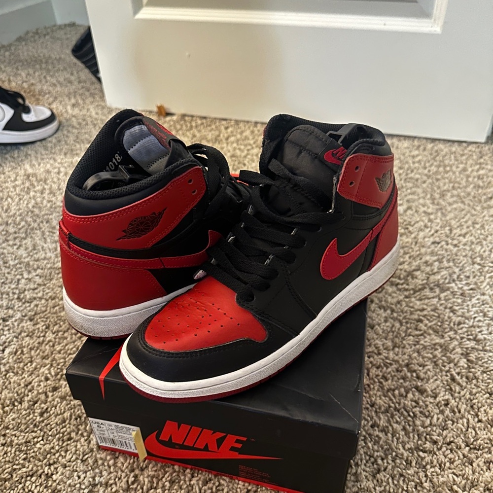 Nike Air Jordan 1 Retro High OG Black Red Sneakers